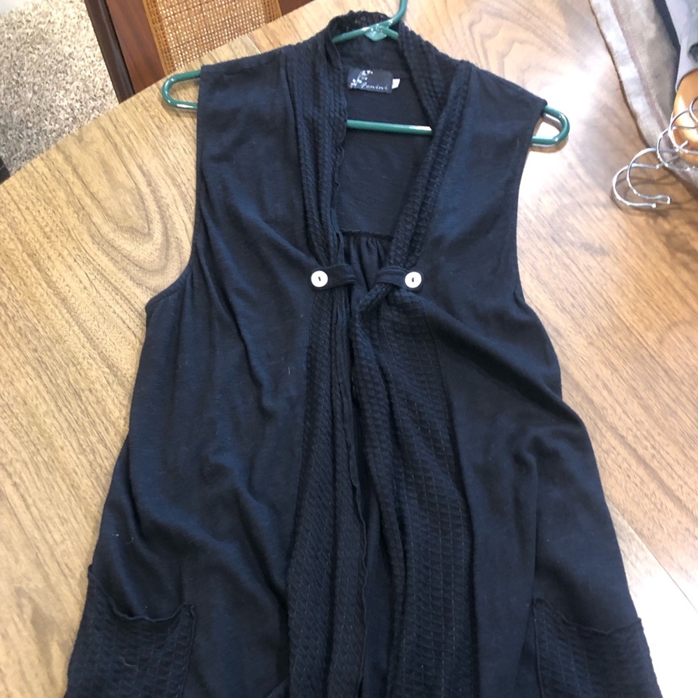 FENINI S BLACK SLEEVELESS SWEATER TOPPER